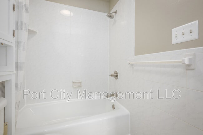 Building Photo - 412 Gittings St