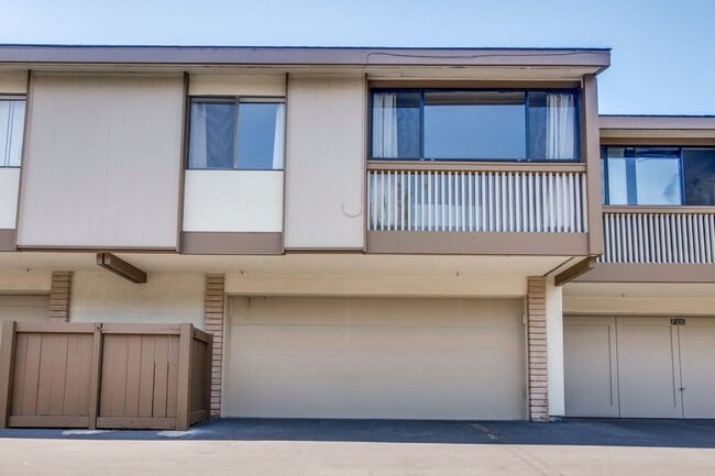Building Photo - Beautifully Remodeled 3BR 2.5BA Townhouse in Great Community in Mountain View