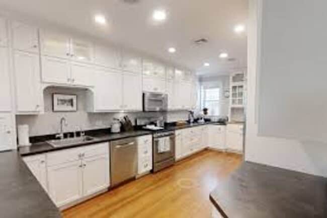 Building Photo - Gorgeous four bedroom in Brookline