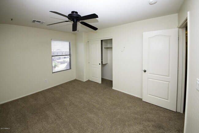 Building Photo - BEAUTIFUL 4 BED 2.5 BATH, OVER 2300SQFT., ...