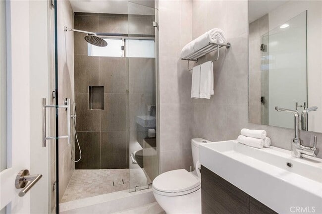 Building Photo - 1756 Clear View Dr