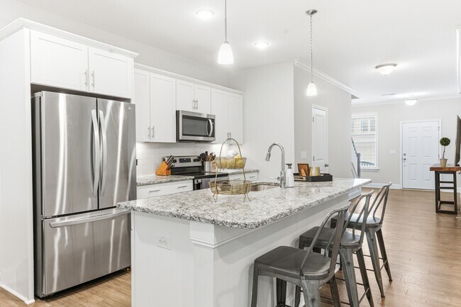 Building Photo - 4406 Finch Ln