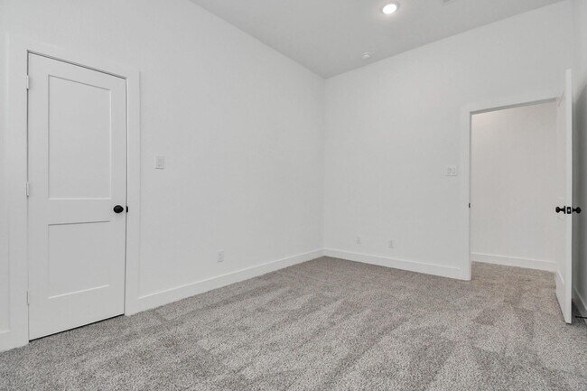 Building Photo - 4911 Perennial Ct