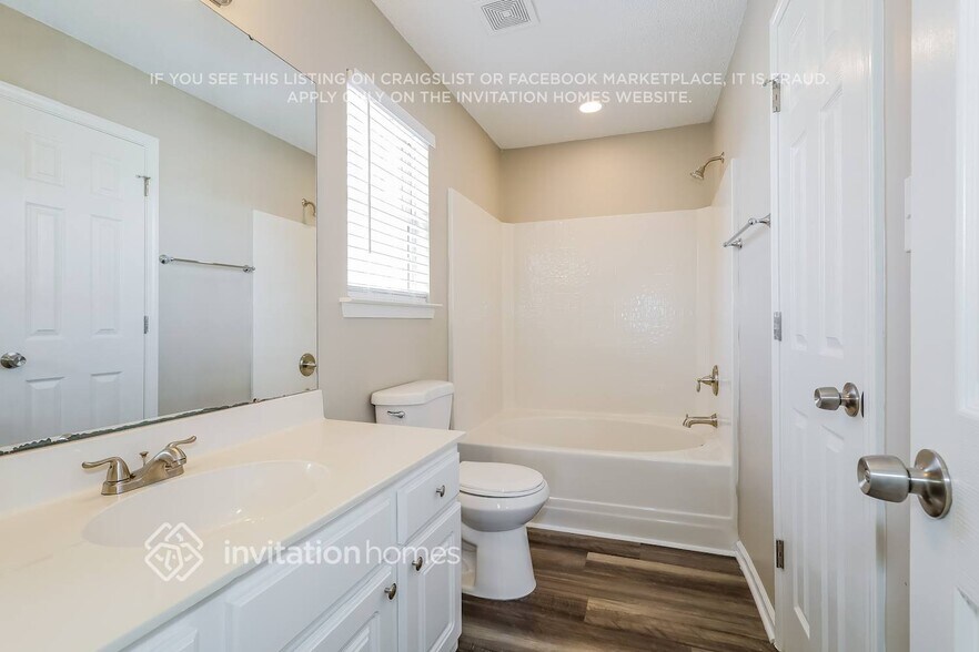 Building Photo - 3032 Hawick Commons Dr