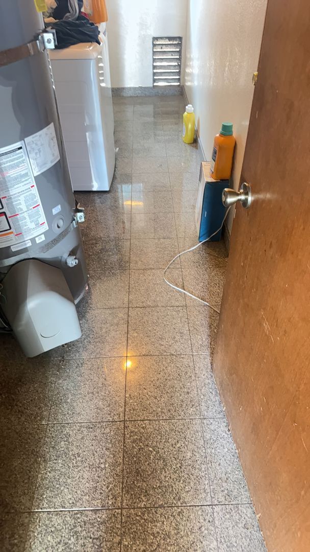 Building Photo - Charming 3 bedrooms 1.5 bath lower level