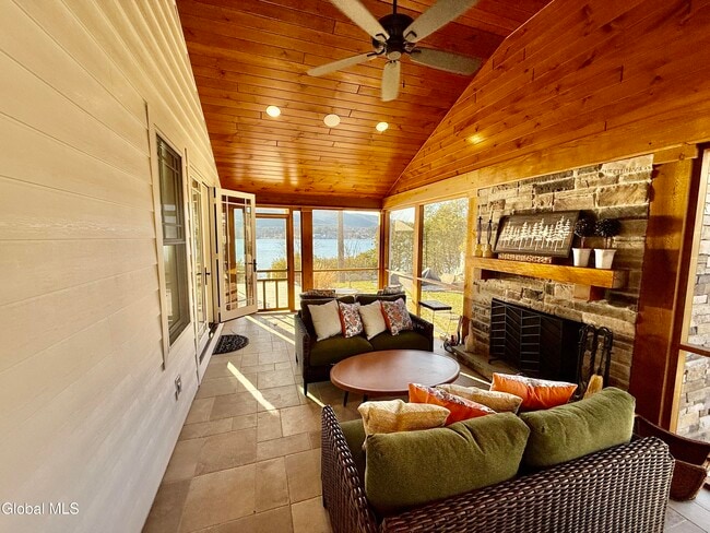 Building Photo - 16 Newton St