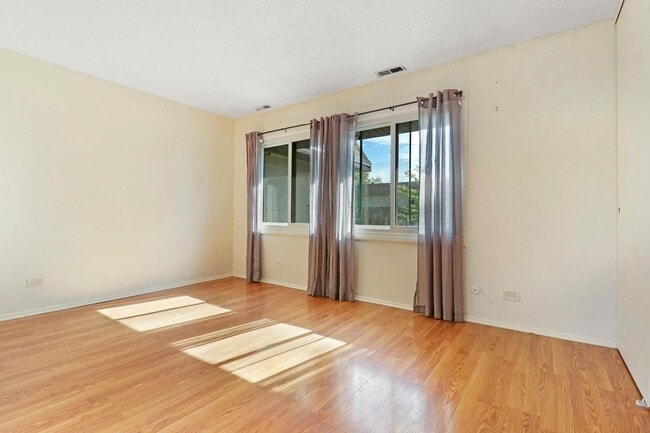 Building Photo - 5625 Ct Leona