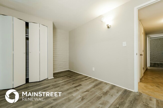 Building Photo - 5533 S Santa Cruz Ave