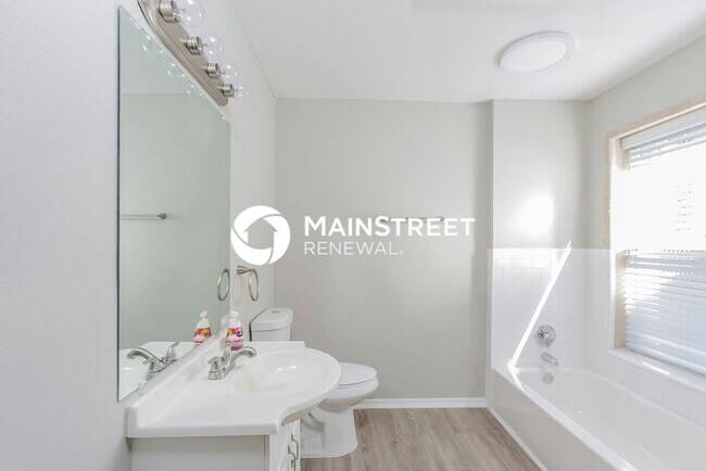 Building Photo - 3 Bedroom Pet-Friendly Home in Sarasota, FL with Main Street Renewal