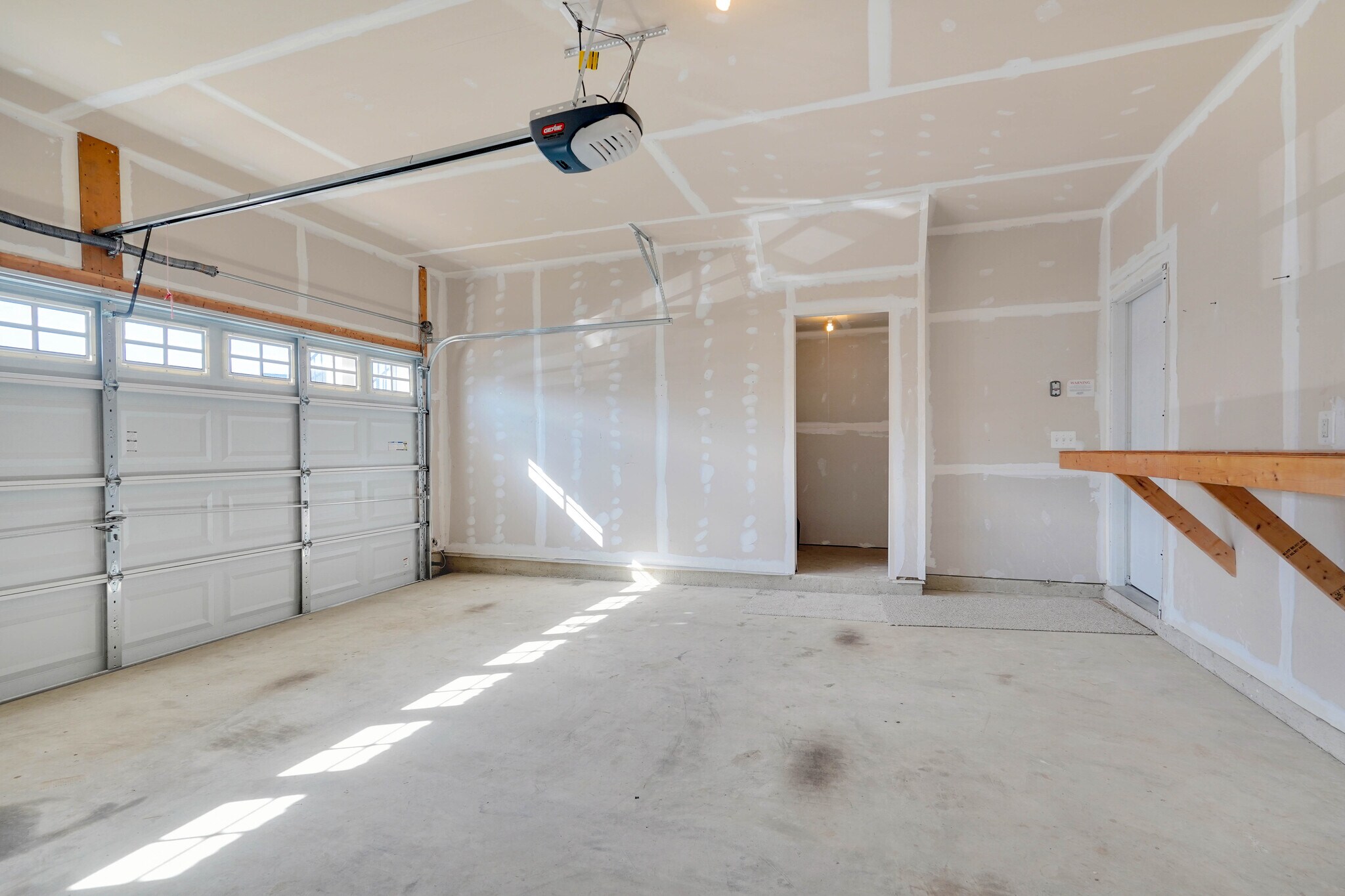 Building Photo - 6 Lamplighter Ln