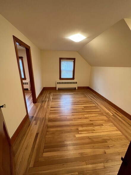 Building Photo - 964 Wellington Rd