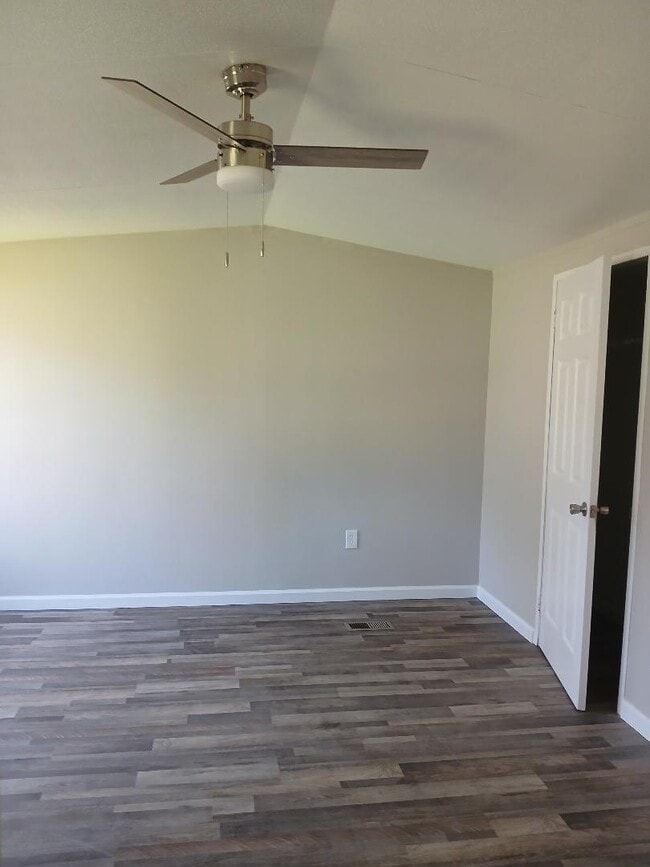 Building Photo - 98 Leasch Loop