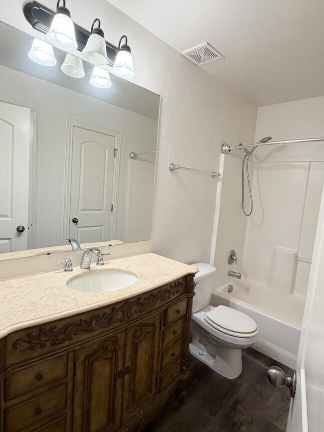 Building Photo - 496 S 2150 W