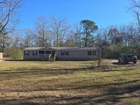 Building Photo - Refurbished 4 bedroom 2 bath