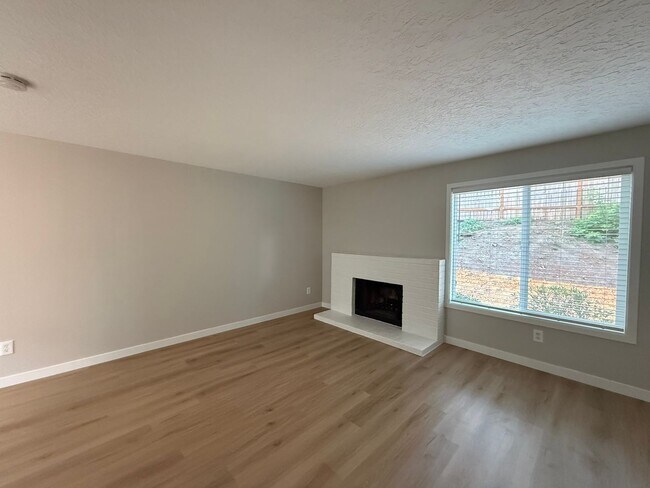 Building Photo - 5117 SW 62nd Ave