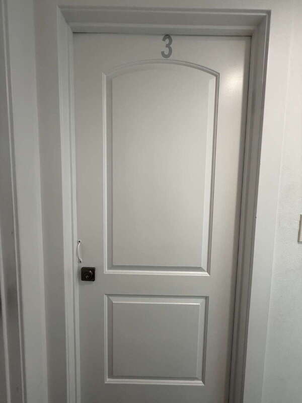 Primary Photo - 2855 1/2 Cincinnati Room 3