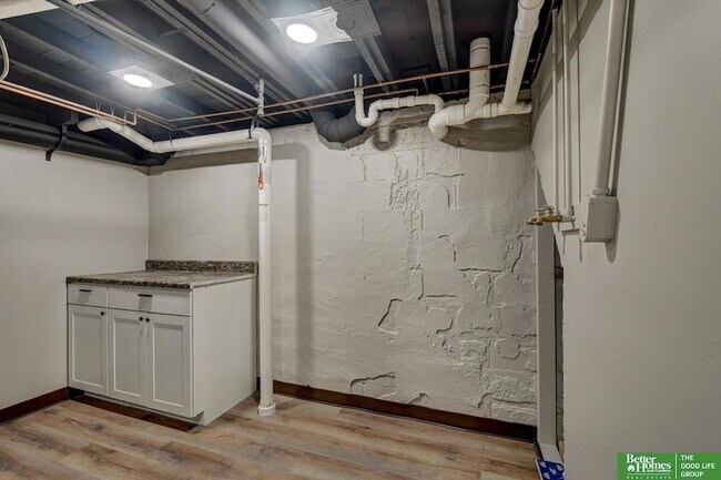 Building Photo - 6519 Parker St