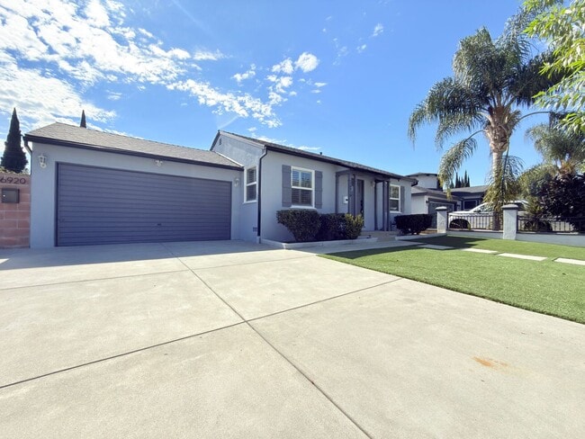 Building Photo - Upgraded 2-Bedroom Home with Garage & Enclosed Yard.