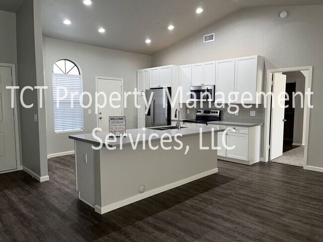 Building Photo - Beautifully Remodeled 3 Bedroom Home in Gi...