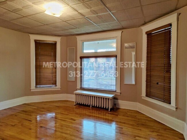 Building Photo - 205 Cedar St