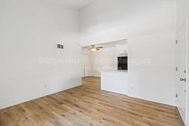 Building Photo - 830 W Lincoln Ave