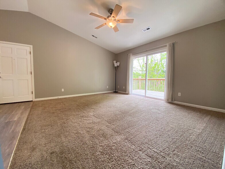 Living Room w. vaulted cielings - 12 Brookside Cir
