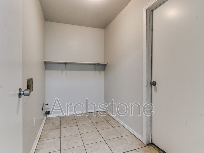 Building Photo - 8814 NE 13th St