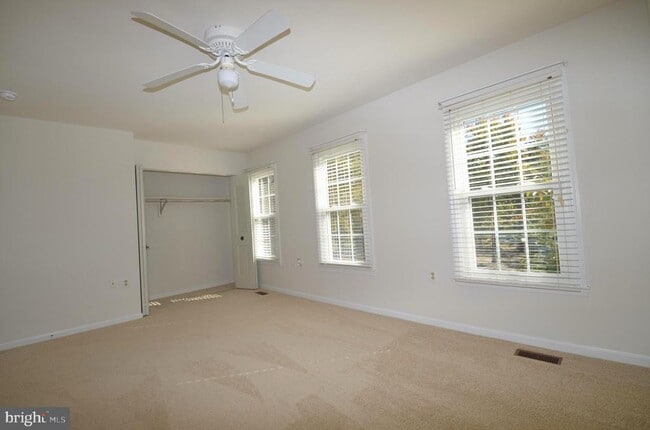 Building Photo - 5676 Ridge View Dr