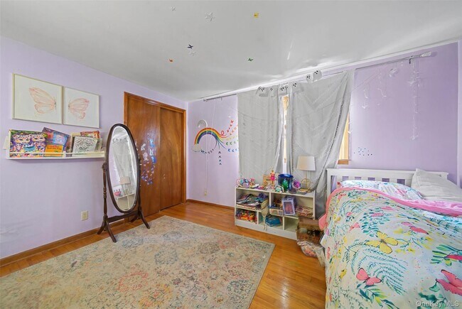 Building Photo - 10 Cedar Ln