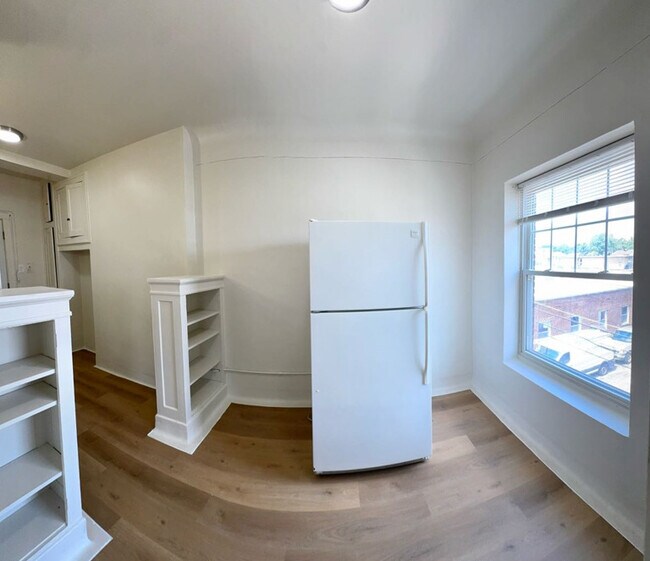 Building Photo - 3302 Kenilworth Ave