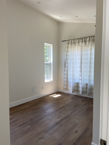 Building Photo - 2447 Alameda de las Pulgas
