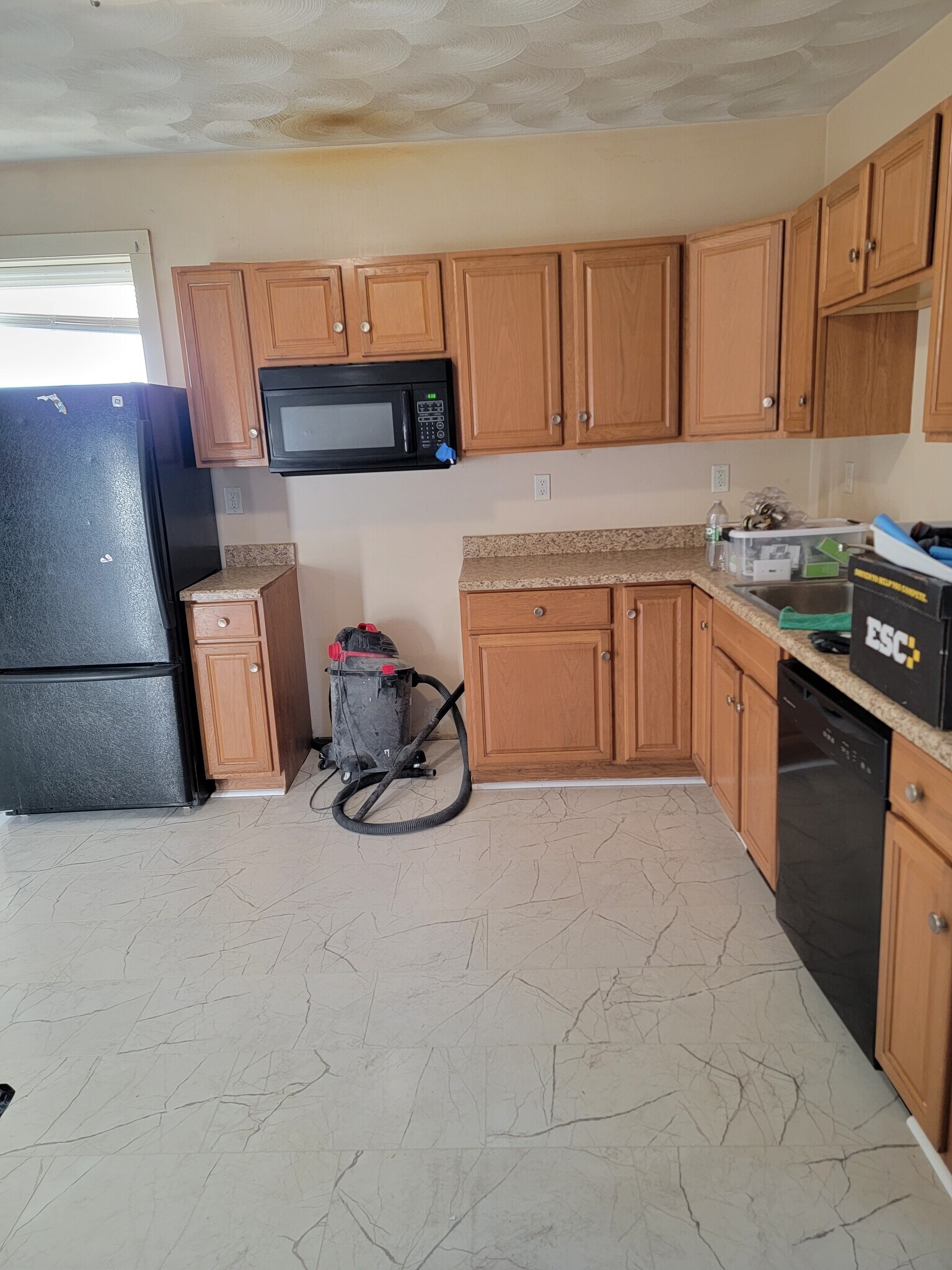 Kitchen, updated floors and appliances - 71 Mount Pleasant Ave