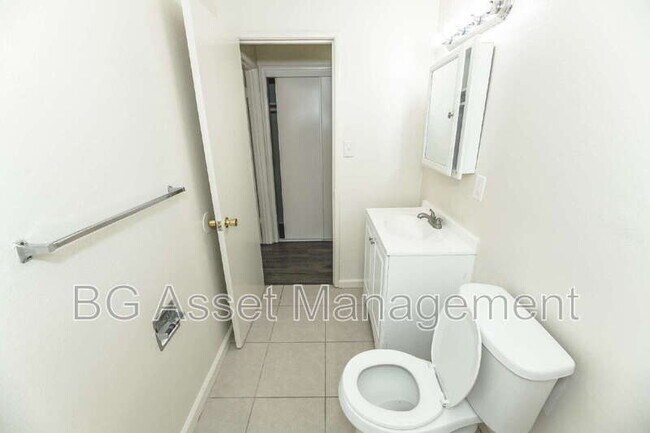 Building Photo - 433 San Marco St