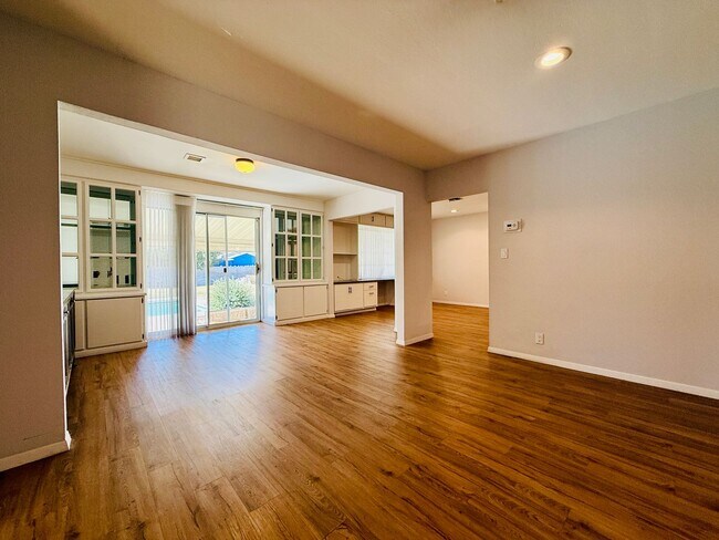 Building Photo - Classic McNeil Estates Ranch-style home-ALL UTILITIES, POOL AND LANDSCAPING INCLUDED WITH RENT!