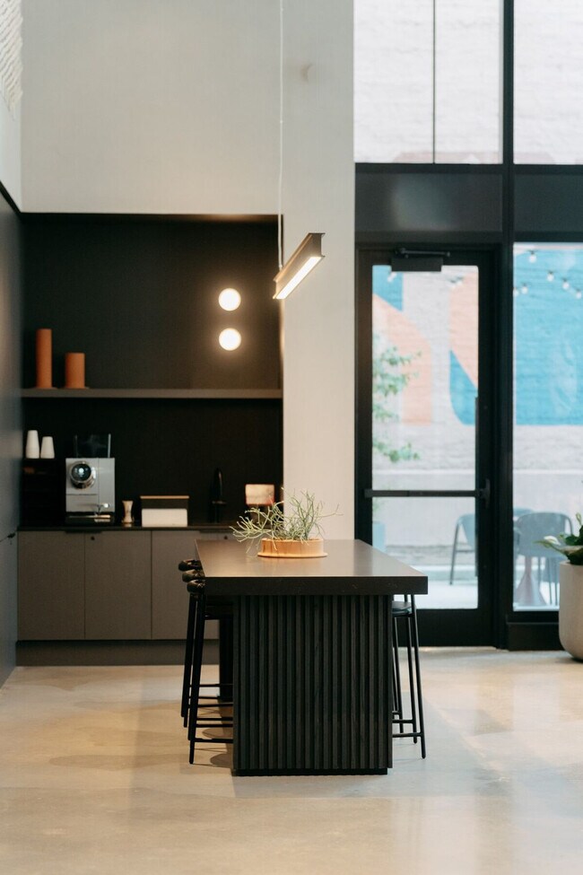 Building Photo - 755 S Clark St