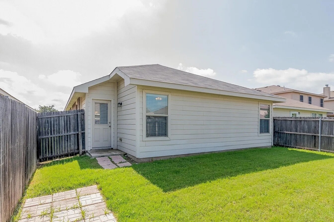 Building Photo - 8833 Quarry Ridge Trl