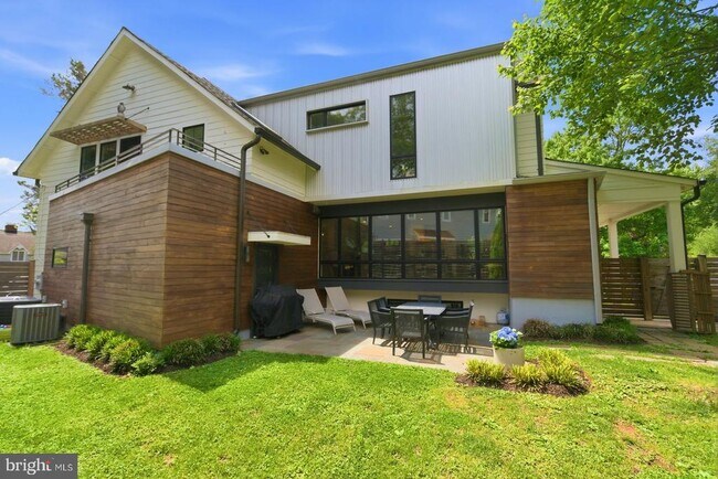 Building Photo - 1831 Opalocka Dr