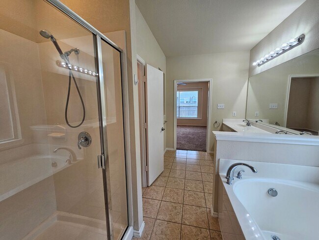 Building Photo - Available now ready for immediate move in