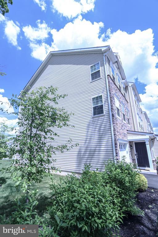 Building Photo - 1101 Hights Farm Rd N