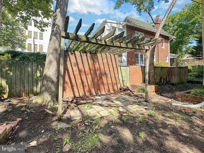 Building Photo - 3822 Veazey St NW