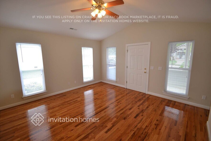 Building Photo - 1807 Chantilly Ln