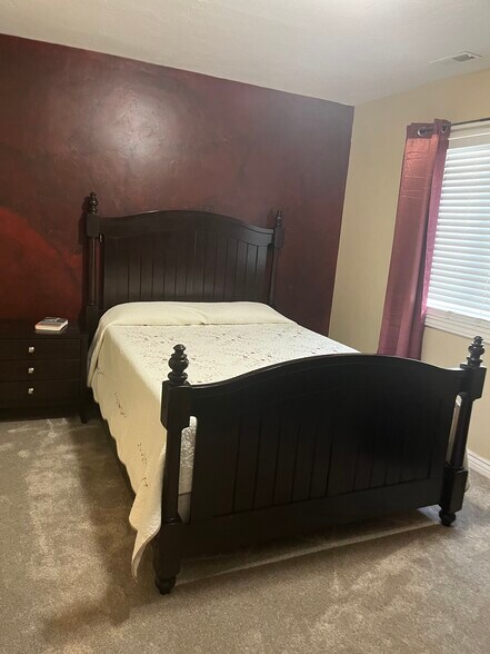 Bedroom 1 with Queen bed - 4080 Prairie Ln