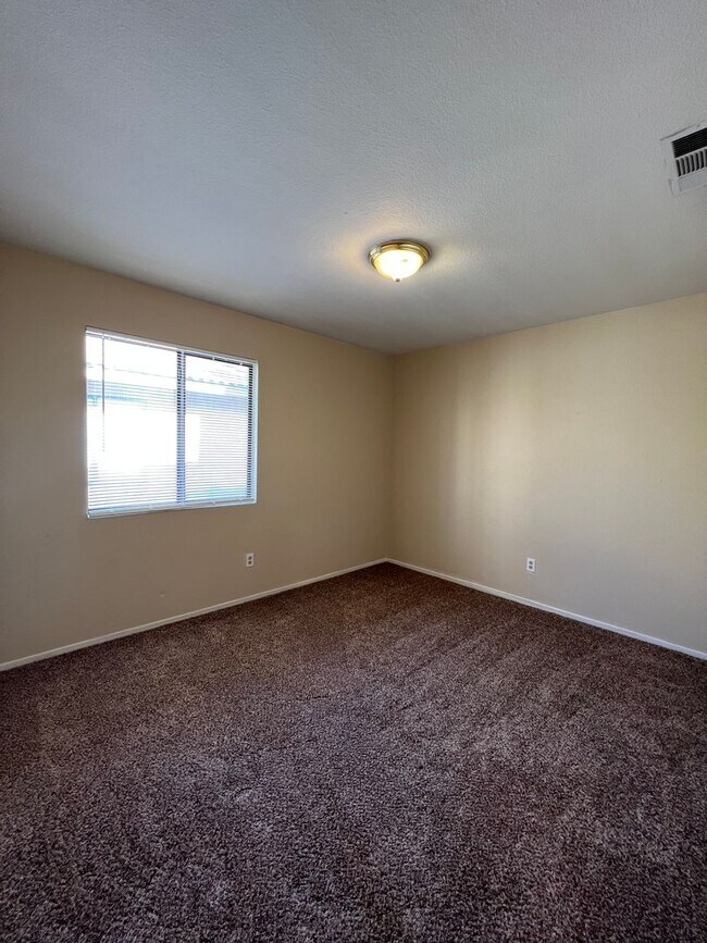 Building Photo - 8609 Lyn River Ct