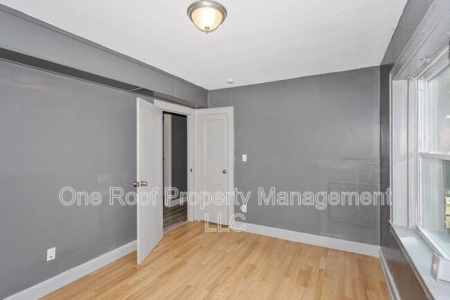 Building Photo - 3223 E 8th St