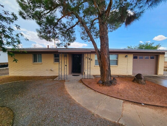 Building Photo - 1795 Carlyle Dr