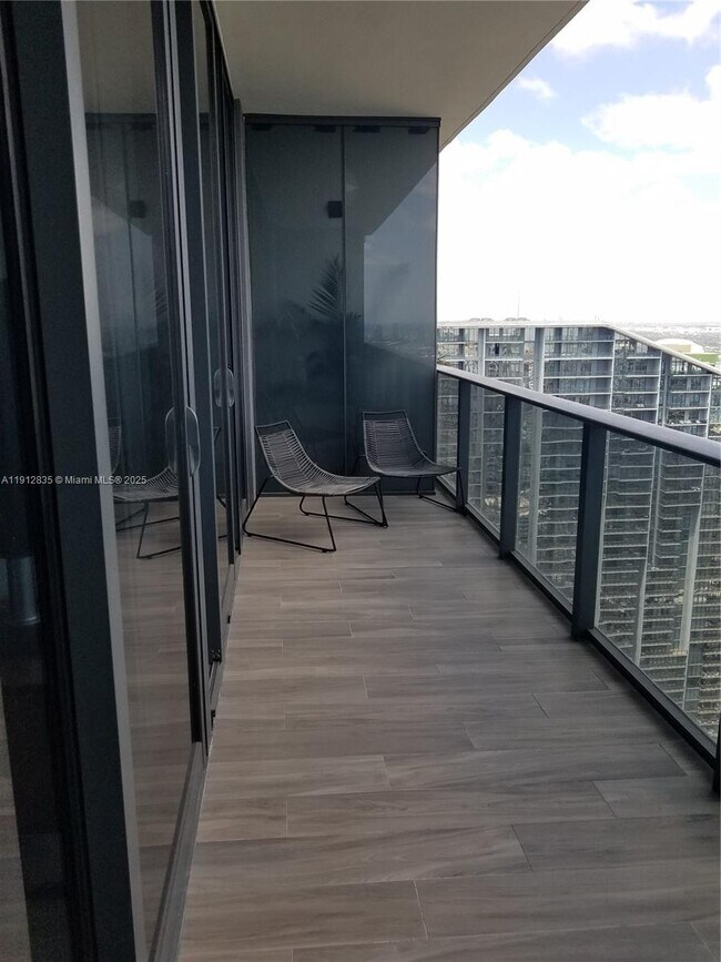 Building Photo - 801 S Miami Ave