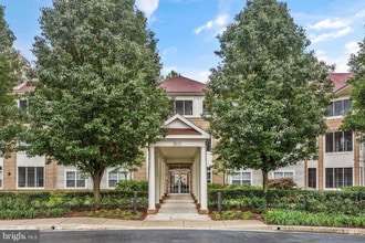 Building Photo - 2115 Ganton Green