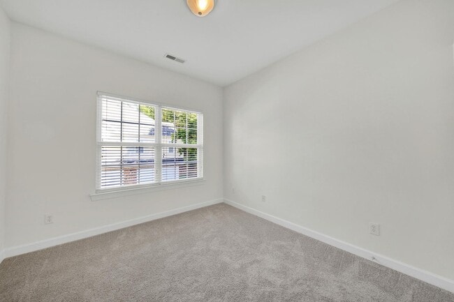 Building Photo - Lovely Two Bed Two Bath Townhome in Ballan...