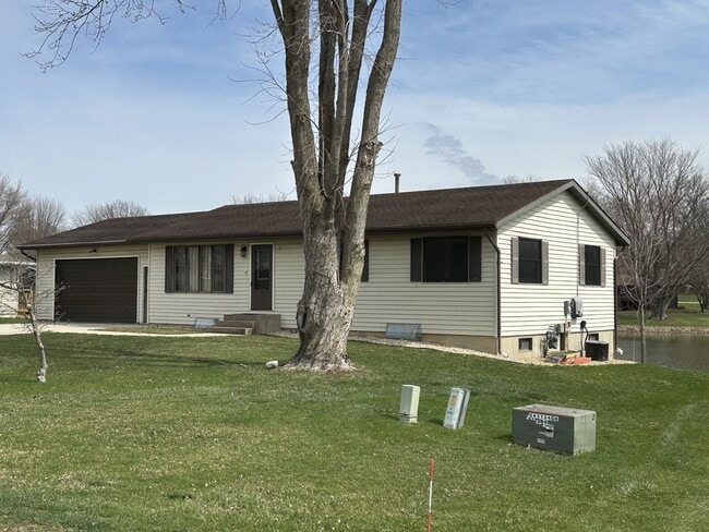 Building Photo - 2427 Mallard Dr