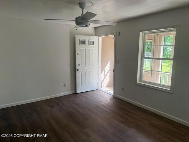 Building Photo - 2186 Spring Dr